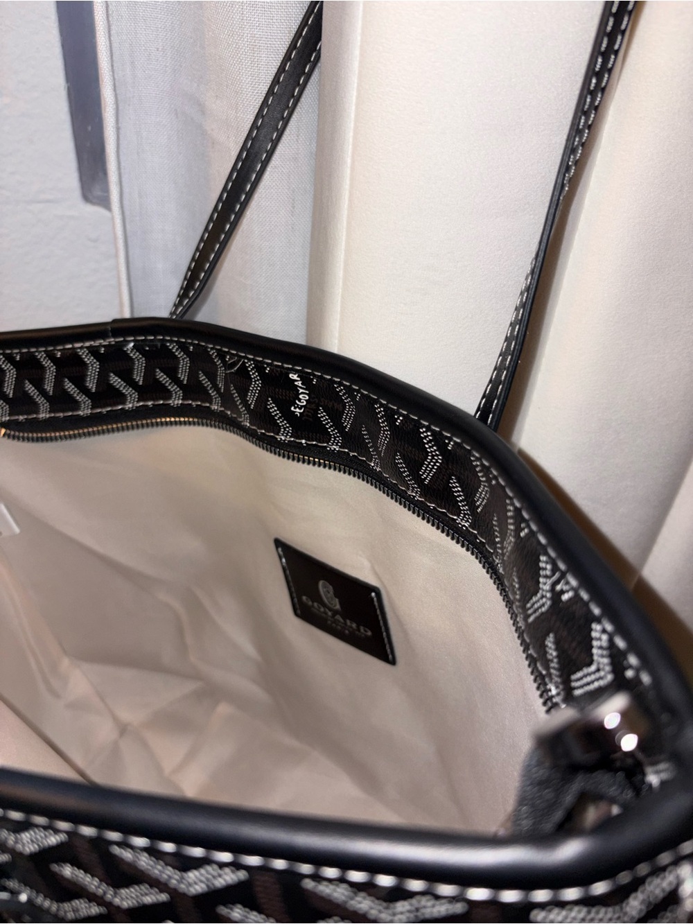 Black Patterned Tote Bag - Luxury-Inspired Women's Handbag - Picture 5 of 5